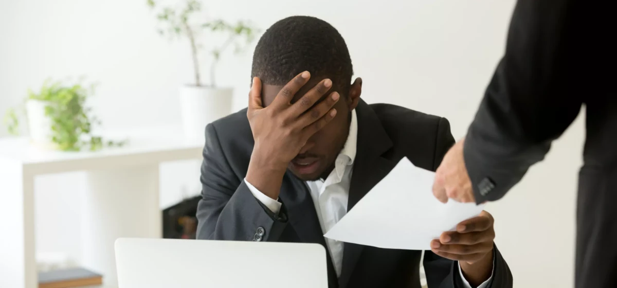 Guía paso a paso para buscar ayuda por estrés emocional tras un despido improcedente o acoso laboral