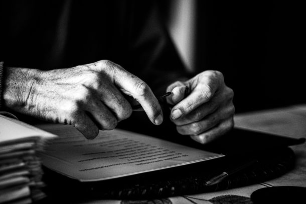 Derechos de las víctimas de delitos en California en materia de permisos y seguridad en el lugar de trabajo